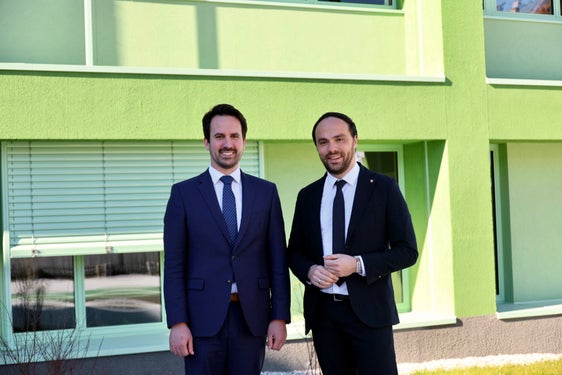 Der österreichische Bildungsminister Christoph Wiederkehr hat sich in Sterzing mit Bildungslandesrat Philipp Achammer getroffen und unter anderem über die Mitwirkungspflicht der Eltern gesprochen. (Foto: LPA/Clara Masiero)