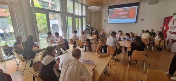 Diverse forme di dialogo con rappresentanti di alto livello della politica e dell'amministrazione hanno permesso di conoscere il processo legislativo dell'UE. (Foto: Euregio)