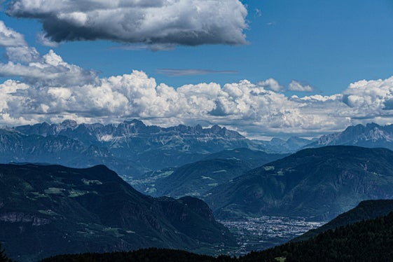 Bild des Monats Juli 2025: Blick auf Bozen (Foto: LPA/Martin Geier)