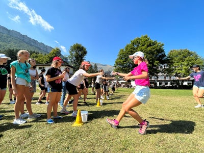 Neue Freundschaften knüpfen und gemeinsam bei Spiel und Spaß eine Woche im Trentino verbringen konnten 60 Jugendliche beim Euregio-Sommercamp 2023. (Foto: Euregio/Nicola Campestrini)