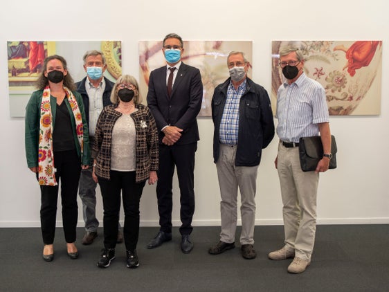 Ein Ziel der Aussprache zwischen dem Verein "Südtiroler in der Welt" mit der Vorsitzenden Pörnbacher und LH Kompatscher&nbsp;(3. u. 4. v.l.):&nbsp;Heimatferne gemeinsam besser betreuen. (Foto: LPA/Fabio Brucculeri)