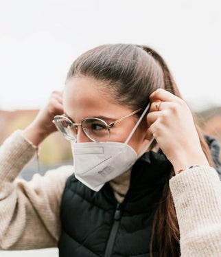 Für Besuche im Altersheim oder im Seniorenwohnheim bleibt die Maskenpflicht aufrecht. Impfungen müssen nicht mehr nachgewiesen werden. (Foto: Unsplash) 