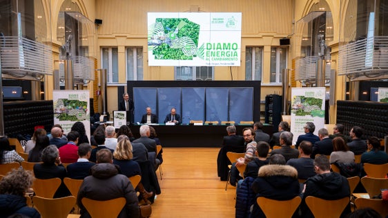 Landeshauptmann Arno Kompatscher begrüßte die Teilnehmer an der GSE-Roadshow im Palais Widmann. (Foto: LPA/Fabio Brucculeri)