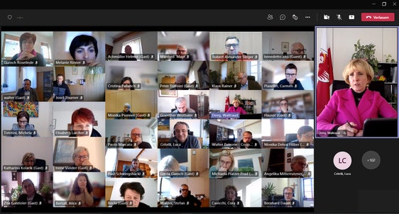 In einer Videokonferenz informierte Landesrätin Deeg über die zustehenden PNRR-Gelder in den Bereichen Familie, Soziales und Wohnbau. (Foto: LPA/Greta Stuefer)
