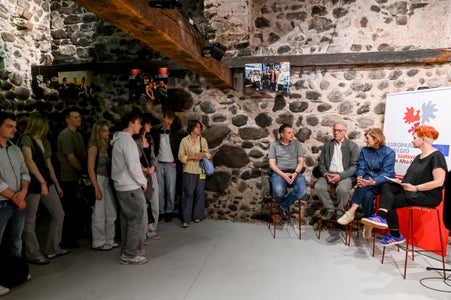 BFFB-Projektleiterin Irene Egger (von rechts)&nbsp;sprach mit der Gründerin und den seit Beginn mitwirkenden Experten Helene Christanell, Werther Ceccon&nbsp;und Arnold Schnötzinger. (Foto: Euregio/Manuela Tessaro)