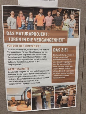 Il poster con cui il Museo dell'Alta Passiria ha partecipato alla sessione poster. Il diplomando Daniel Hofer presenta il suo progetto “Porte sul passato”, in cui ha intervistato diversi anziani della Val Passiria sui loro ricordi legati a determinati oggetti storici. (Foto: USP/Verena Girardi)