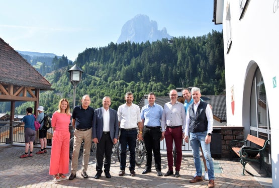 Un'altra immagine dell'incontro dell'assessore Alfreider con i rappresentanti dei Comuni, degli operatori turistici e degli impiantisti gardenesi (Foto: ASP/Angelika Schrott)