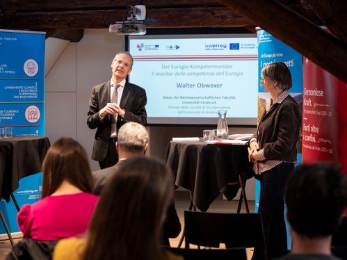 L'intervento del professor Walter Obwexer, preside della Facoltà di Giurisprudenza dell'Università di Innsbruck. (Foto: USP/Fabio Brucculeri)