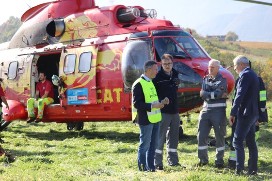 Super Puma in Augenschein genommen (Foto: LPA/Maja Clara)