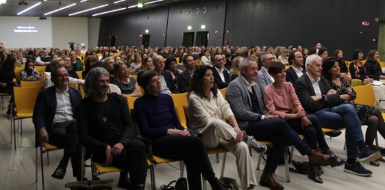 Consegna dei diplomi al NOI Techpark di Bolzano per 260 studenti delle professioni sociali che hanno completato la formazione specifica alla scuola provinciale Hannah Arendt. (Foto: Scuola provinciale per le professioni sociali Hannah Arendt)