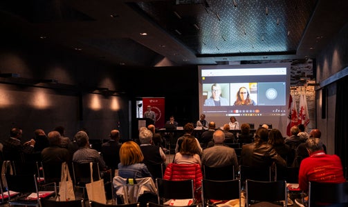 Im Tagungssaal der Festung Franzensfeste feilten rund 50 Fachleute an den nächsten Schritten für den Digitalen Geschichtsatlas der Euregio. (Foto: LPA/Manuela Tessaro)