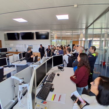 Partecipanti al corso di laurea magistrale “Crisis & Disaster Management: le Funzioni Organizzative in Protezione Civile, Sicurezza e Difesa civile” dell'Università Cattolica del Sacro Cuore di Milano presso il Centro funzionale provinciale. (Foto: USP/Università Cattolica del Sacro Cuore di Milano) 