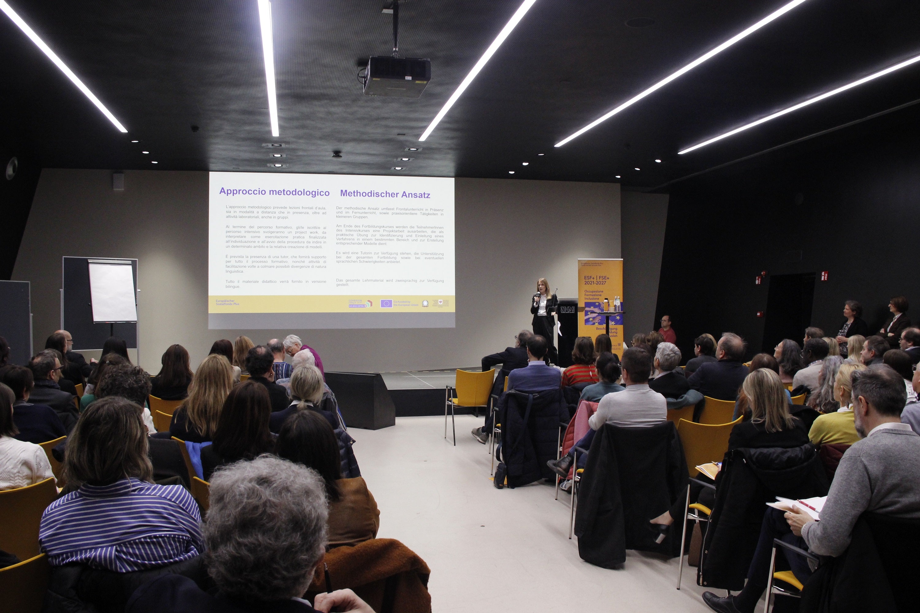 Am 12. März ist der ESF-Lehrgang zur Mitplanung&nbsp;(Co-Programmazione, Ko-Programmierung) und Mitgestaltung&nbsp;(Co-Progettazione, Ko-Projektierung) gestartet. Dabei informieren sich Mitarbeitende der öffentlichen Verwaltungen und Vertreterinnen und Vertreter des Dritten Sektors über diese neuen Instrumente der projektorientierten Zusammenarbeit zwischen privaten und öffentlichen Akteuren. (Foto: LPA/Simone Treibenreif)