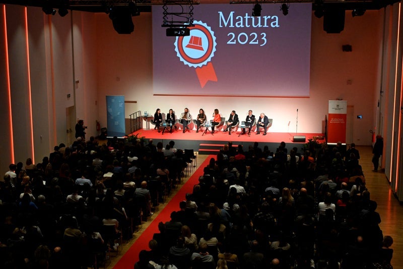 Una volta all'anno, la Provincia di Bolzano, la Fondazione Cassa di Risparmio e Confindustria Alto Adige premiano i diplomati di particolare successo. (Foto: Fondazione Cassa di Risparmio/Ochsenreiter)