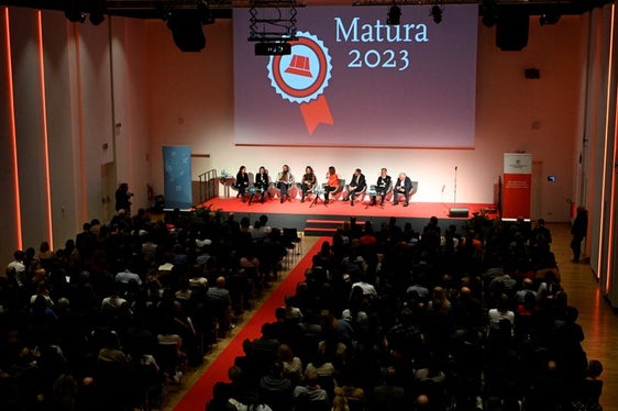 Una volta all'anno, la Provincia di Bolzano, la Fondazione Cassa di Risparmio e Confindustria Alto Adige premiano i diplomati di particolare successo. (Foto: Fondazione Cassa di Risparmio/Ochsenreiter)