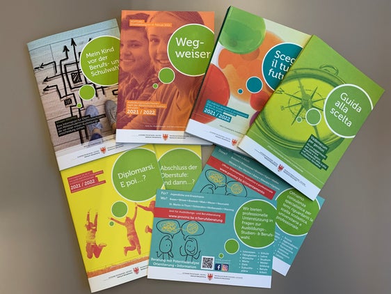 Die Broschüren des Amtes für Ausbildungs- und Berufsberatung bieten Entscheidungshilfe bei der Ausbildungswahl. Nun wurden sie wieder auf den aktuellen Stand gebracht. (Foto: LPA)