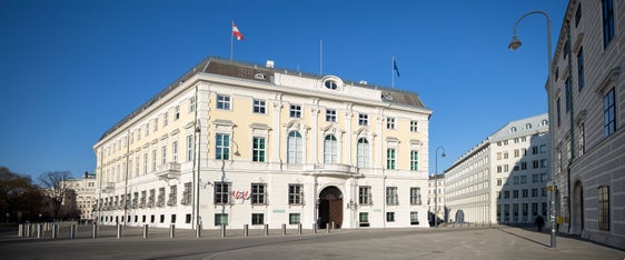 Bundeskanzler Nehammer zieht ins Bundeskanzleramt (im Bild) ein. LH Kompatscher wünscht der neuen österreichischen Regierung alles Gute für diese "verantwortungsvolle Aufgabe". (Foto: BKA/Andy Wenzel)