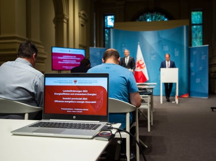 Zahlen zu den Förderansuchen im Bereich erneuerbare Energien haben Landeshauptmann Arno Kompatscher und Landesrat Giuliano Vettorato vorgestellt. (Foto: LPA/Fabio Brucculeri) 