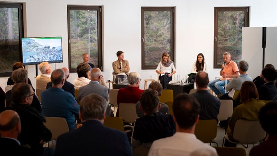 Win-win-Situation oder Widerspruch: Bei der Podiumsdiskussion wurde ein Blick auf die Schutzfunktion des Naturparks und seine touristische Nutzung geworfen. (Foto: LPA/Fabio Brucculeri)