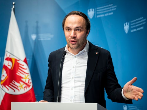 Landesrat Philipp Achammer hat das geplante Kulturgüterdepot im Anschluss an die Landesregierungssitzung am 30. Dezember vorgestellt. (Foto: LPA/Fabio Brucculeri)