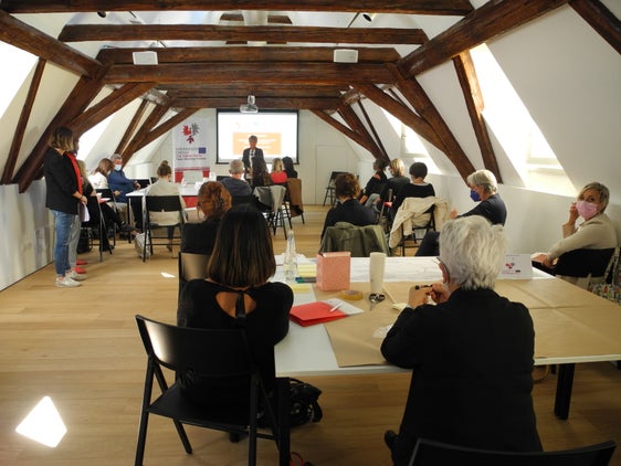 Fachfrauen aus Tirol, Südtirol und dem Trentino haben sich heute zum Thema Maßnahmen gegen Gewalt an Frauen ausgetauscht. (Foto: Euregio)