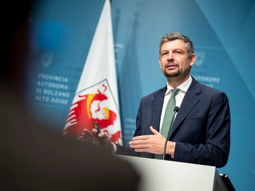 Das Tiefbauprogramm 2025 bis 2027 wurde heute von der Landesregierung genehmigt. Mobilitätslandesrat Daniel Alfreider betonte nach der Sitzung, wie wichtig die Aspekte Sicherheit und Steigerung der Lebensqualität bei der Auswahl der Vorhaben seien. (Foto: LPA/Fabio Brucculeri)