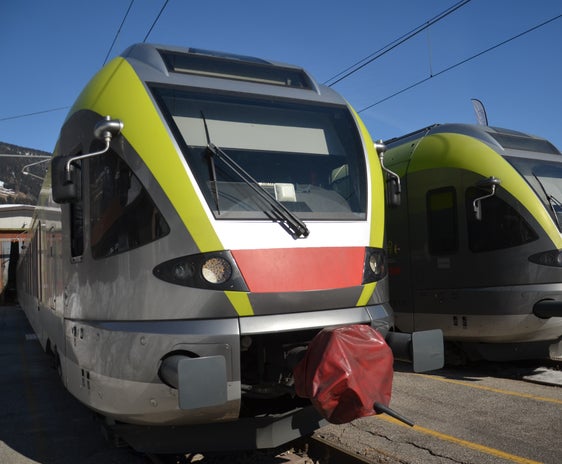 Attualmente la manutenzione dei treni viene effettuata a Merano, Bolzano, San Candido (nella foto), Malles e in altre località. In futuro, Sta effettuerà la manutenzione dei treni principalmente in un'officina di 1,4 ettari a Bolzano (Foto: ASP/Ingo Dejaco)
