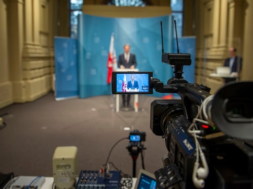 Il presidente della Provincia Arno Kompatscher alla conferenza stampa di oggi (21 dicembre): Questo finanziamento ci garantisce sulla base della Convenzione di Milano un certo diritto di parola (Foto: ASP/Fabio Brucculeri)