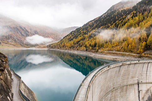 Ammontano a 1,35 milioni di euro i fondi disponibili per le misure ambientali derivanti dalla centrale di Lappago (nella foto il bacino di Neves). Oggi la Giunta ha approvato il piano ambientale per il periodo 2023-2025. (Foto: Alperia)