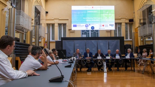 Digitale Daten und Systeme vor Angriffen und Missbrauch schützen - darauf zielen drei Vorhaben, die das Land gemeinsam mit Partnern umsetzt und die bei einer Tagung besprochen wurden. (Foto: LPA/Guido Steinegger)