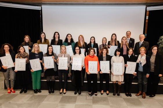 Altre 20 diplomate del corso entrano ora a far parte della rete di aspiranti Consigliere di amministrazione (Foto: ASP/Bernhard Aichner)