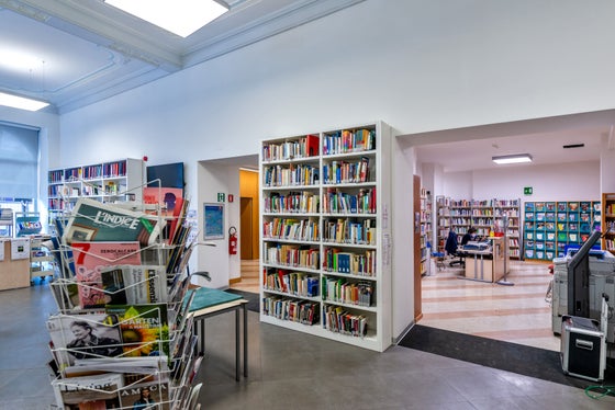 La Biblioteca provinciale italiana “Claudia Augusta” è stata istituita con la Legge provinciale n. 6 del 1999. Il comitato scientifico è composto da autorevoli personalità della cultura appartenenti al gruppo linguistico italiano (Foto: ASP/Biblioteca Claudia Augusta)