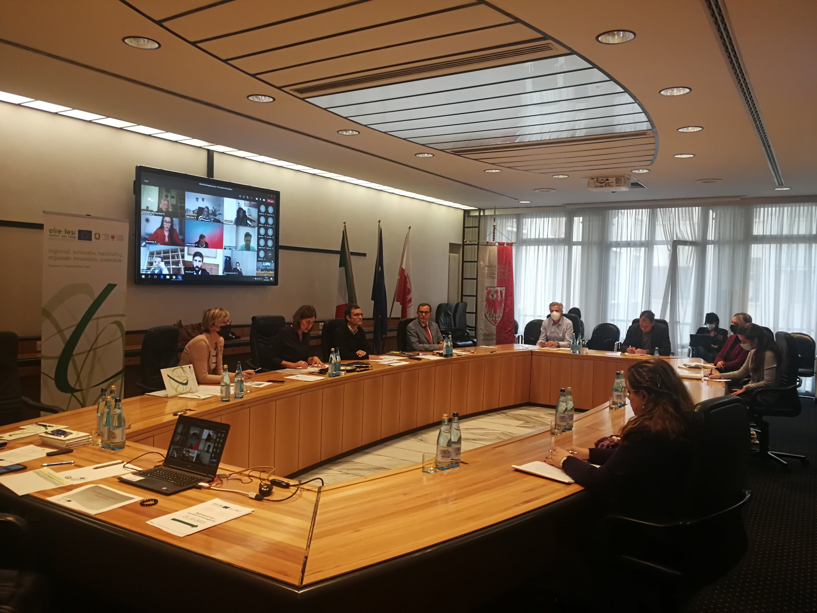 Risultati positivi per il programma Investimenti a favore della crescita e dell’occupazione FESR 2014-2020. Il punto della situazione è stato fatto oggi (21 ottobre) nella riunione del Comitato di Sorveglianza in videoconferenza.  (Foto: ASP/RipartizioneEuropa) 