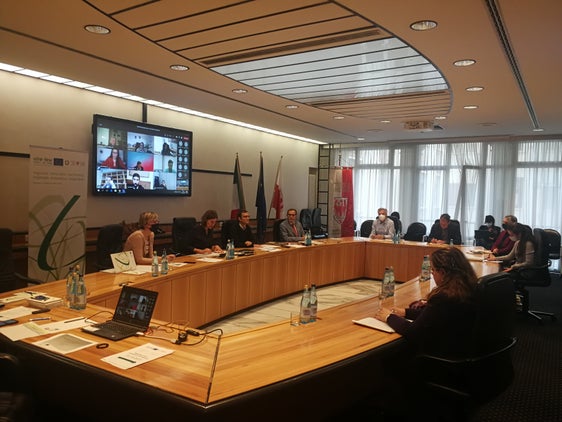 Risultati positivi per il programma "Investimenti a favore della crescita e dell’occupazione FESR 2014-2020". Il punto della situazione è stato fatto oggi (21 ottobre) nella riunione del Comitato di Sorveglianza in videoconferenza.  (Foto: ASP/RipartizioneEuropa) 