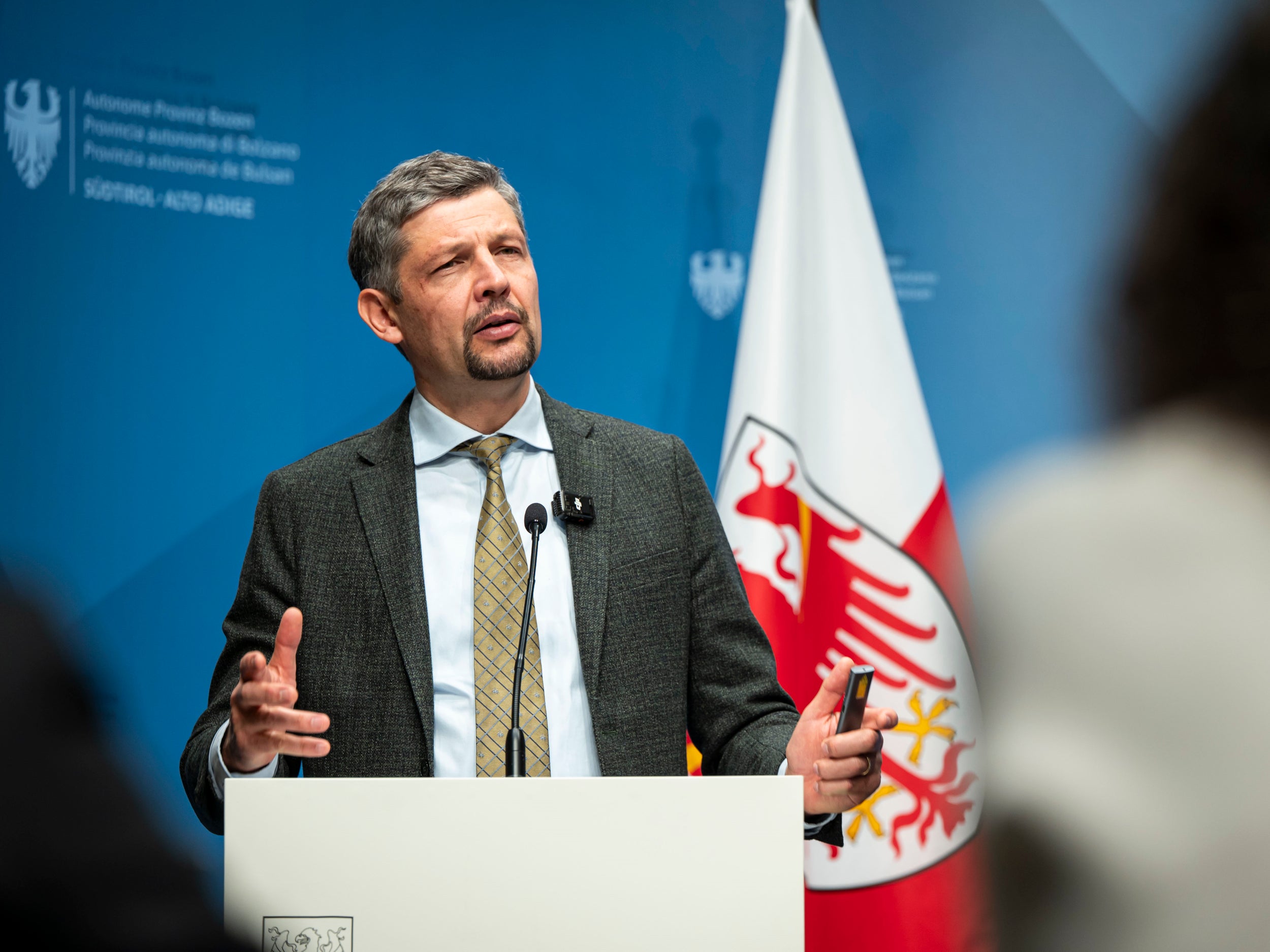 Ich freue mich sehr, dass das vorletzte Baulos des BBT die Zustimmung des CIPESS erhalten hat. Dies ist ein weiterer wichtiger Meilenstein auf dem Weg zur Fertigstellung dieses außergewöhnlichen europäischen Infrastrukturprojekts, das Südtirol mit Tirol verbindet und eine schnelle, sichere und wettbewerbsfähige Schienenverbindung zwischen Italien und dem Herzen Europas schaffen wird. Gleichzeitig leistet der BBT einen wesentlichen Beitrag zu einem nachhaltigeren und effizienteren Verkehr entlang des Brennerkorridors, betont Mobilitätslandesrat Daniel Alfreider. (Foto: LPA/Fabio Brucculeri)
