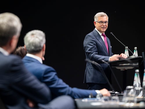 Ehrengast war Magnus Brunner, der EU-Kommissar für Inneres und Migration. Er sprach zur europäischen Migrationswende. (Foto: LPA/Fabio Brucculeri)