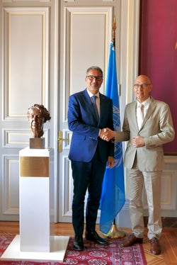 Può l'Alto Adige contribuire a una migliore comprensione internazionale dell'effetto pacificatore dei modelli di autonomia nella tutela delle minoranze in un'auspicata collaborazione con le Nazioni Unite? Il presidente della Provincia Arno Kompatscher e l'alto commissario delle Nazioni Unite per i diritti umani Volker Türk ne hanno discusso oggi (12 agosto) a Ginevra. (Foto: ASP)