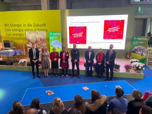 Anche alla Fiera dell'agricoltura Agrialp sono stati osservati oggi (25 novembre) due minuti di silenzio nell'ambito della campagna di sensibilizzazione L'Alto Adige si ferma (Foto: ASP/GNews)