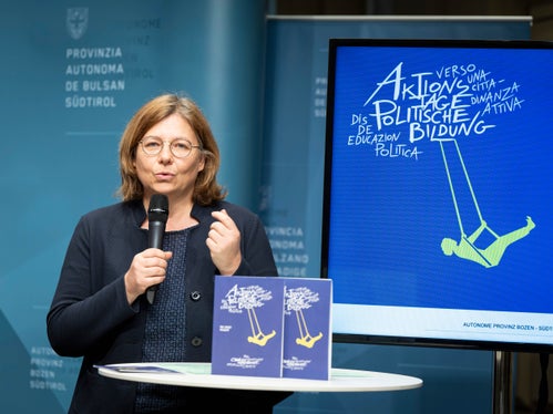 Le giornate dedicate all'educazione politica hanno un carattere molto trasversale, motivo per cui sono stati organizzati eventi in quasi tutto l'Alto Adige, ha sottolineato la direttrice d'Ufficio Anika Michelon. (Foto: USP/Fabio Brucculeri)