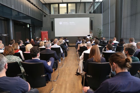 Facilmente in Alto Adige: ne hanno discusso i membri del gruppo di lavoro interistituzionale Raggiungibilità Alto Adige. (Foto: ASP/Andreas Verdorfer)
