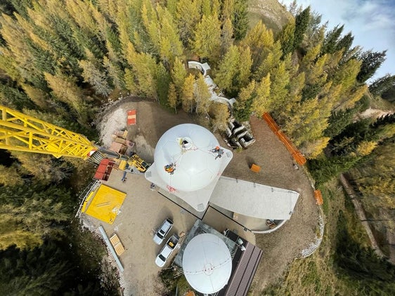 Die Installationsarbeiten des Gerätes der neuesten Generation auf dem Gantkofel befinden sich derzeit in der Schlussphase. (Foto: LPA/Dienst für Risikoprävention und CUE Trient)