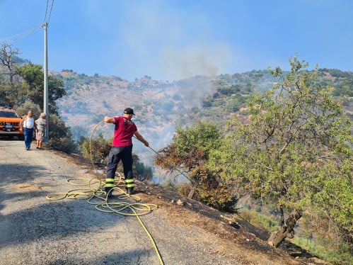 Große Flächen galt es für die Männer der Berufsfeuerwehr und der Freiwilligen Feuerwehren bei ihrem Hilfseinsatz auf Sizilien zu löschen. (Foto: Agentur für Bevölkerungsschutz/Berufsfeuerwehr)