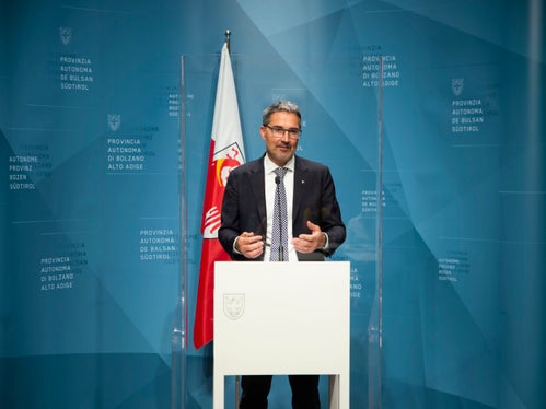 Landeshauptmann Kompatscher bei der heutigen Pressekonferenz (Foto: LPA/Fabio Brucculeri)