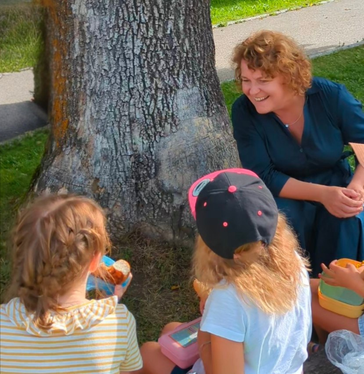 Kinder und Familien unterstützen auf allen Ebenen, dazu ruft Familienlandesrätin Rosmarie Pamer auf und spricht sich dafür aus, dass es vor Ort starke, informierte und selbstsichere Familienreferentinnen und -referenten braucht. (Foto: LPA/Hannes Wisthalter)