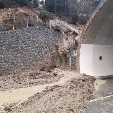Uno dei primi interventi di manutenzione stradale durante il fine settimana di Pasqua è stato effettuato sulla strada statale per Solda, dove la domenica di Pasqua si era verificato uno smottamento. (Foto: ASP/Ufficio Strade)