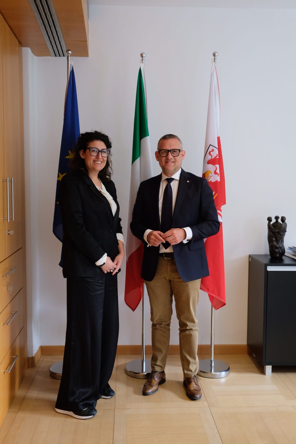 L'assessore provinciale alle Opere pubbliche, Christian Bianchi, con la presidente di Confesercenti Alto Adige, Elena Bonaldi Messina. (Foto: ASP/Gianluca Crocco)