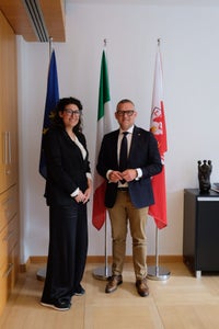 Die Präsidentin Südtiroler Sektion des italienischen Handels- und Dienstleistungsverbands Confesercenti, Elena Bonaldi Messina und Hochbaulandesrat Christian Bianchi (Foto: LPA/Gianluca Crocco)