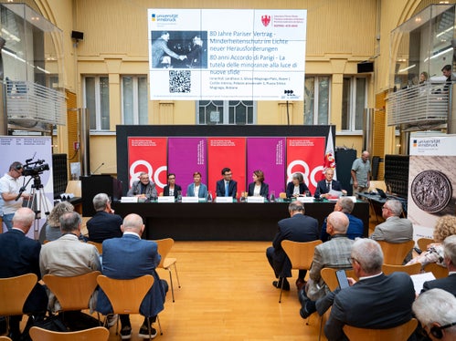 Il convegno scientifico “80 anni Accordo di Parigi - La tutela delle minoranze alla luce di nuove sfide” ha visto discutere esperte ed esperti dei mondi economico, politico, giuridico, amministrativo e lavorativo sul futuro della tutela delle minoranze in Alto Adige. (Foto: USP/Fabio Brucculeri)