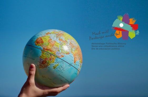 Unter dem Titel "In deinen Schuhen…" wird bei den kommenden Aktionstagen im Frühjahr 2023 die Empathie als Grundlage der Demokratie in den Fokus gestellt. Alle sind zum Mitmachen aufgerufen. 