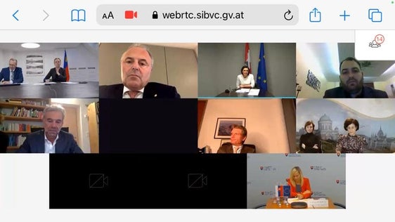 “Regole anti Covid condivise per le località degli sport invernali nell’arco alpino hanno senso al fine di raggiungere maggiore sicurezza e soprattutto maggiore tutela per i turisti e gli amanti degli sport invernali", ha affermato l'assessore provinciale Arnold Schuler nel corso del vertice virtuale sulle regole di sicurezza per la stagione turistica invernale 2021/2022. (Foto: ASP)